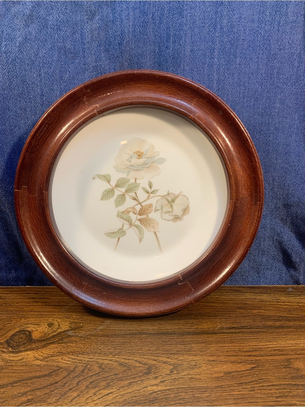 Royal Doulton Yorkshire Rose Bone China Collector Plate H.5050 10in England